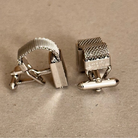 Silvertone Mesh Wrap Around Squared Starburst Cufflinks - Picture 6 of 15